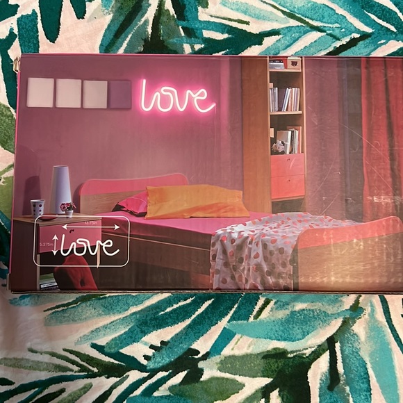 Neon LED WALL LIGHT. LOVE - Picture 4 of 4